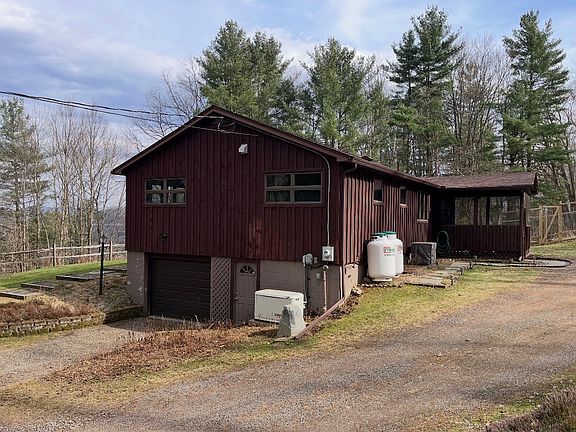 2nd image of 4 Newton Town Rd