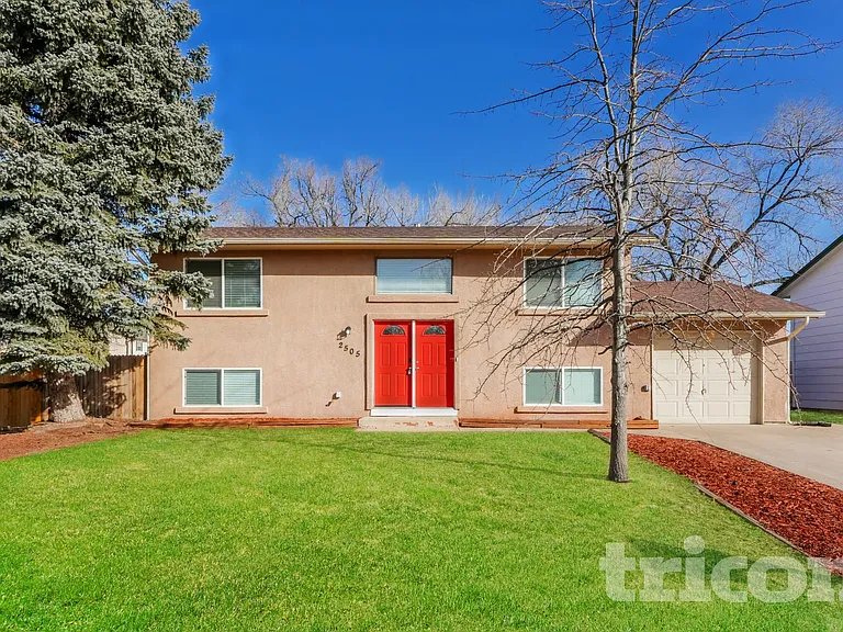 2505 Nadine Dr — Photo 1