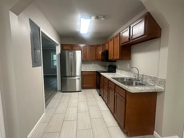 8032 Lexington Dr — Photo 4
