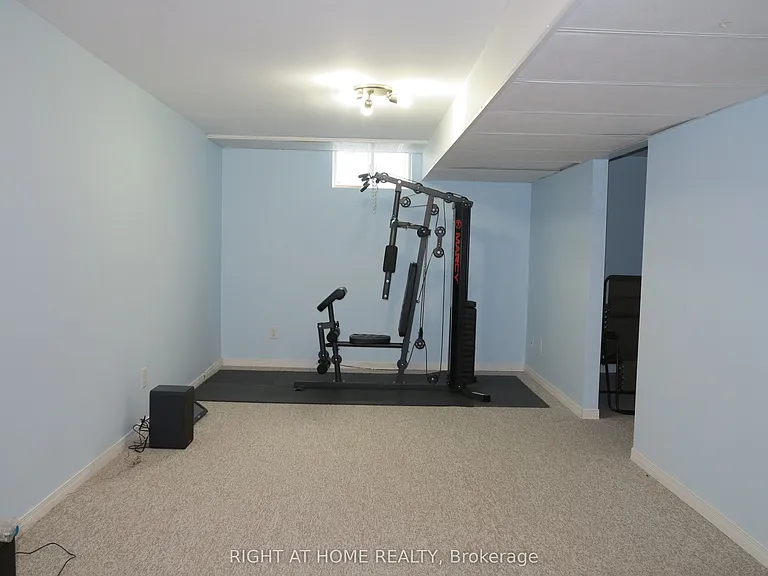 35 Moraine Cres — Photo 24