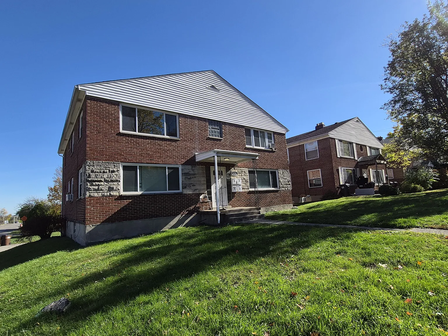 2 bed, $950 — Photo 1