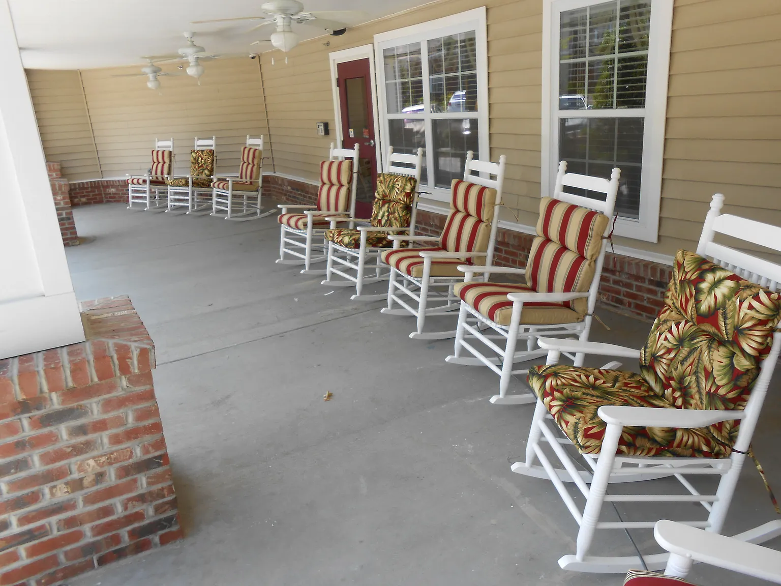 Brooke Pointe Manor Apartments — Photo 4
