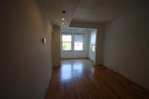 3rd image of 1628 N Oakley Ave APT 2