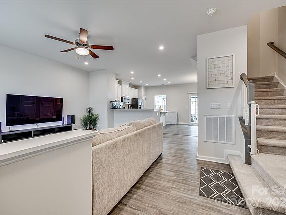 3rd image of 5004 Patton Dr #1009C