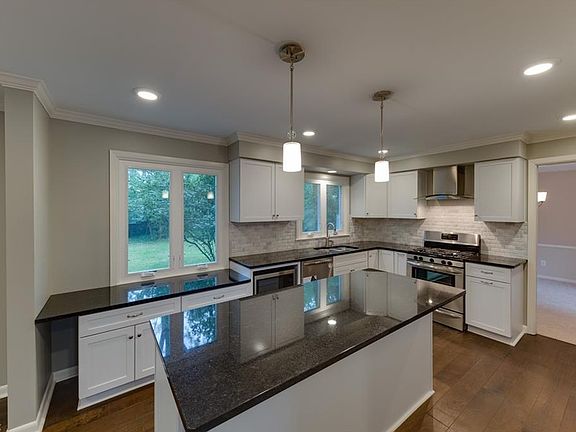 5th image of 23650 Fairmount Blvd