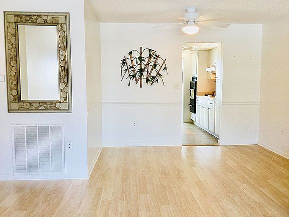 3rd image of 6025 Shore Blvd S APT 309
