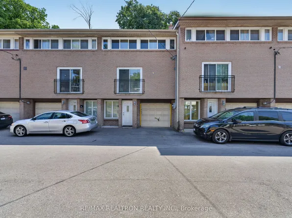 6 Sentinel Rd #5, Toronto, ON M3M 2Y6