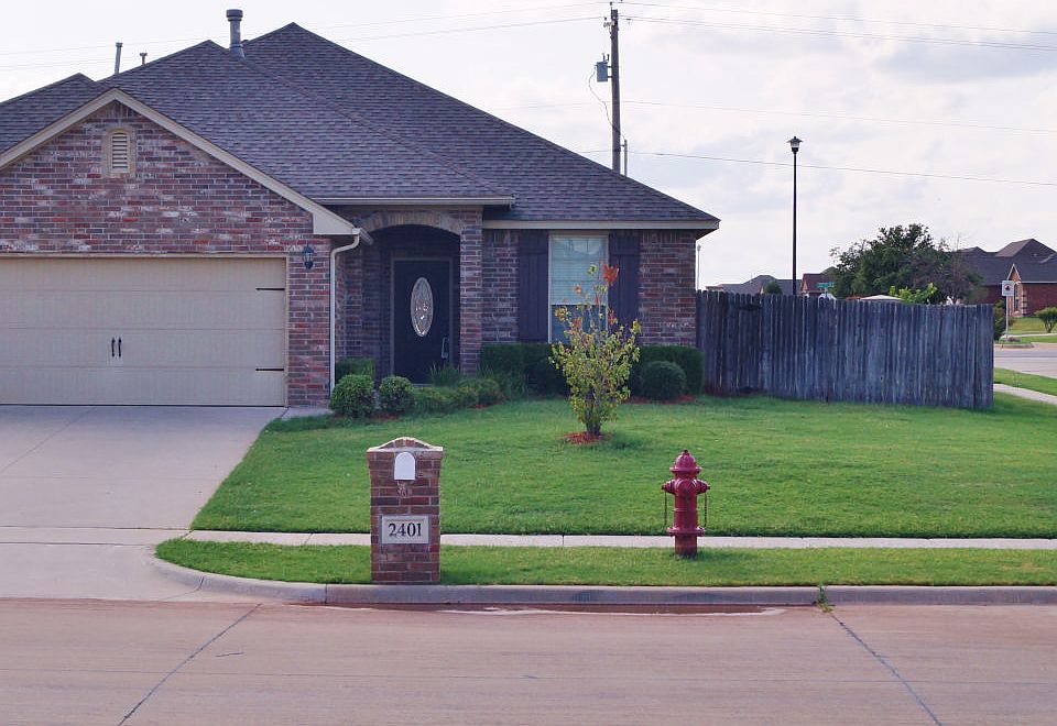 1st image of 2401 SW Edinburough Dr