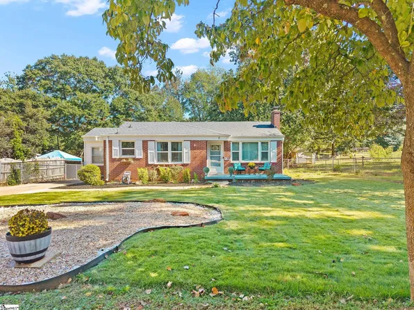 8 Linda Ln, Greenville, SC 29617