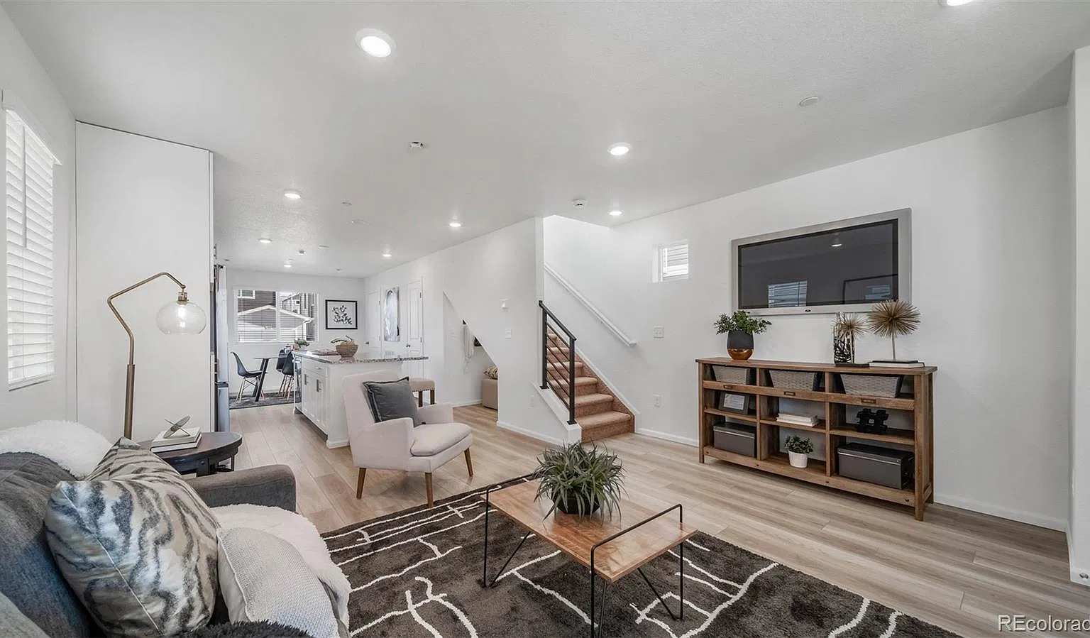 3 bed, 1185 sqft, $2,495 — Photo 2