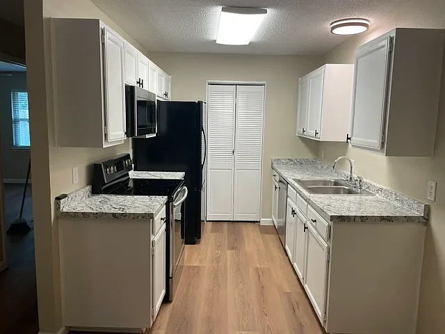 2 bed, 1059 sqft, $1,725 — Photo 3