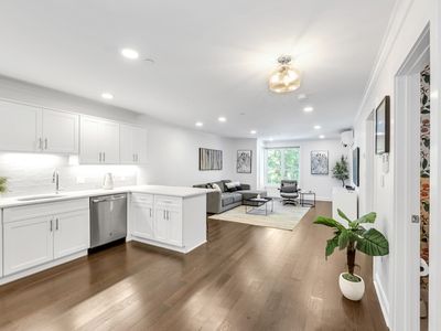 1789 Centre St UNIT 202, Boston, MA, 02132