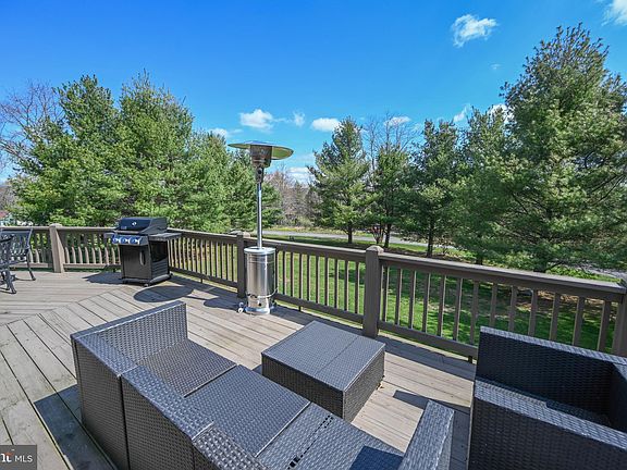 4th image of 40 Allen Dr