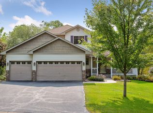 8070 Woodhill Dr, Rockford, MN 55373