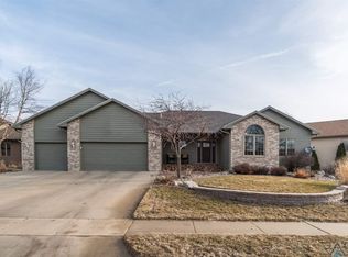 1408 S Dundee Dr, Sioux Falls, SD 57106