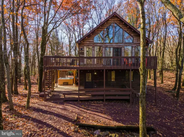 35 Wood St, Lake Harmony, PA 18624