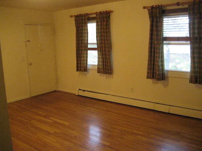 10 Fairview Dr #3 — Photo 4