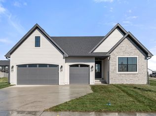 265 NW Labrador Dr, Waukee, IA 50263