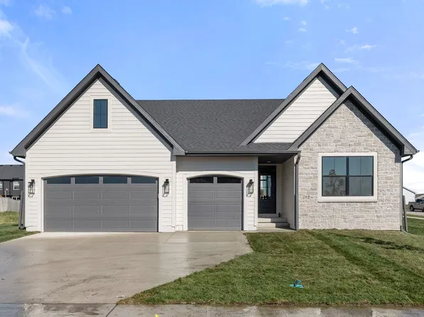 265 NW Labrador Dr, Waukee, IA 50263