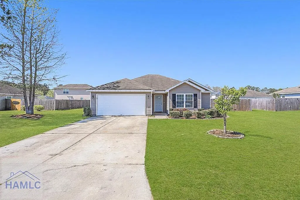 3 bed, 1373 sqft, $2,350 — Photo 1
