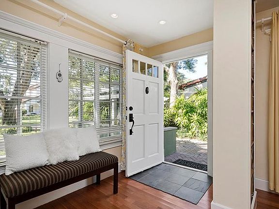 5th image of 1562 Sunset Dr