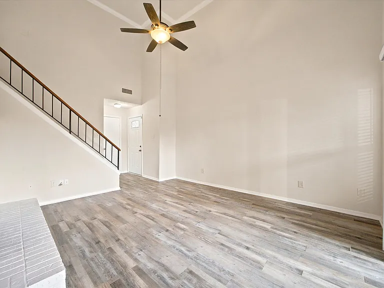 4913 Burlingame Dr — Photo 9