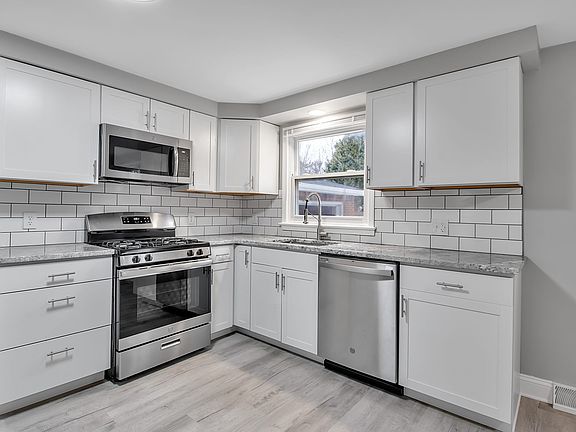 3rd image of 305 Sundridge Dr Floor 1