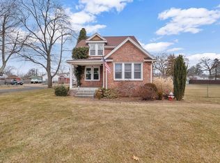 114 Quartus St, Chicopee, MA 01013