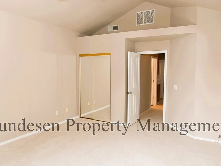806 Wine Ct — Photo 12