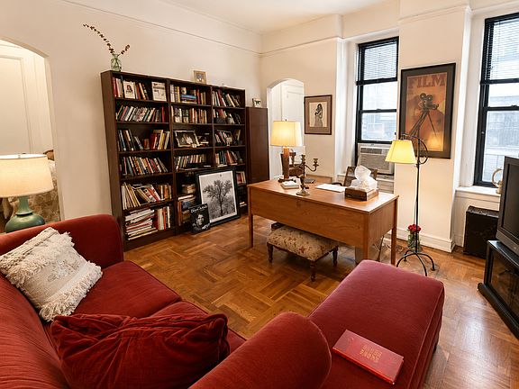 4th image of 276 Riverside Dr APT 2B