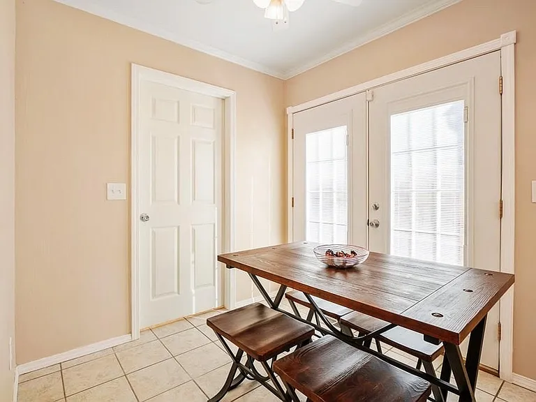 324 Belmont Dr — Photo 10