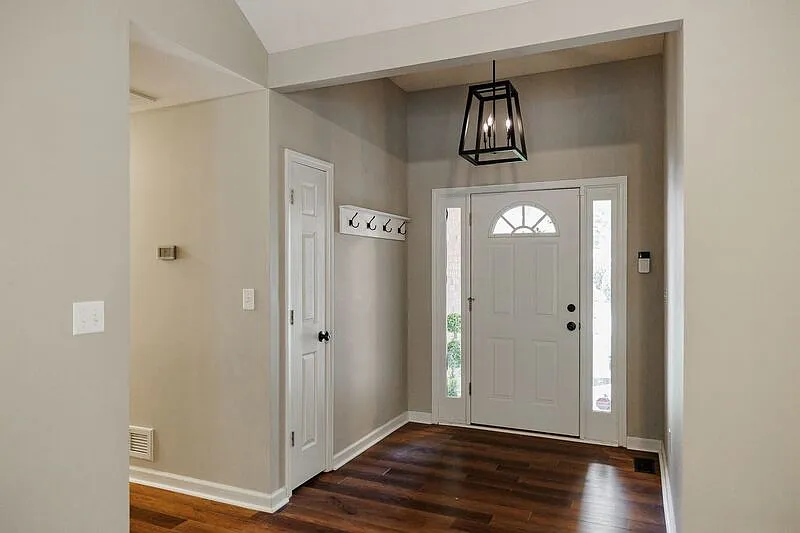 3 bed, 2.0 bath, 1896 sqft, $2,250 — Photo 4