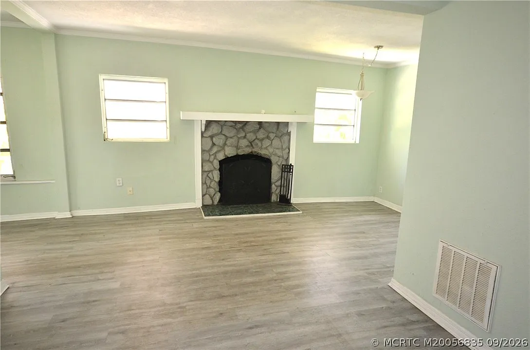 2 bed, 1.0 bath, 765 sqft, $1,350 — Photo 2