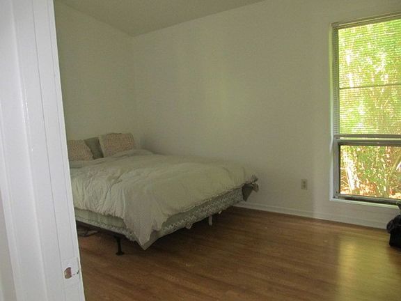 3rd image of 527 Manns Chapel Rd #A