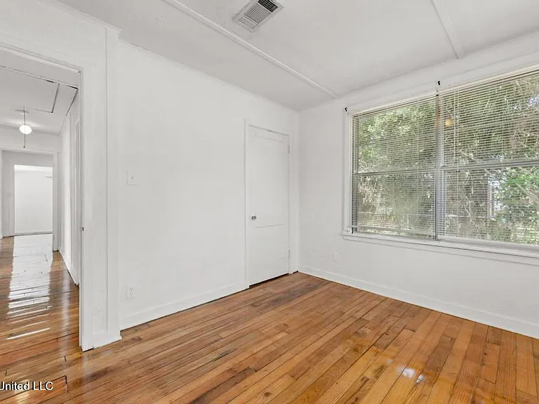 1076 Cherokee St — Photo 13