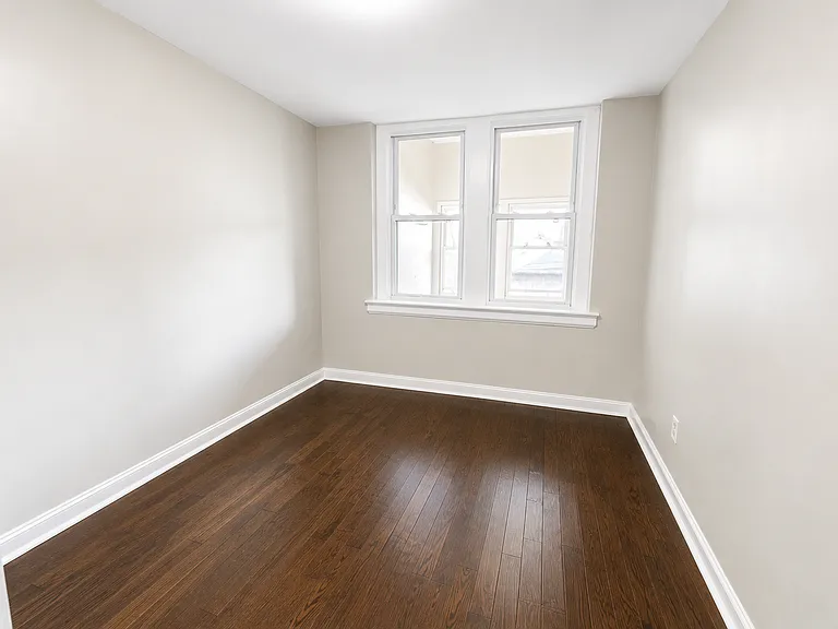 581 N 5th St #1R — Photo 5
