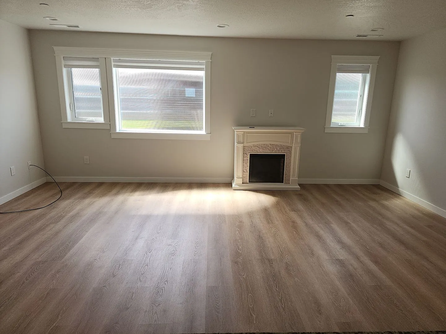 930 E St — Photo 1