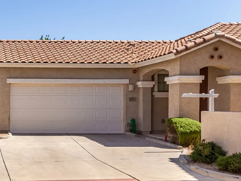 871 E Stottler Dr — Photo 2