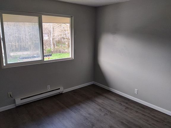 3rd image of 303 17th St SE APT 9
