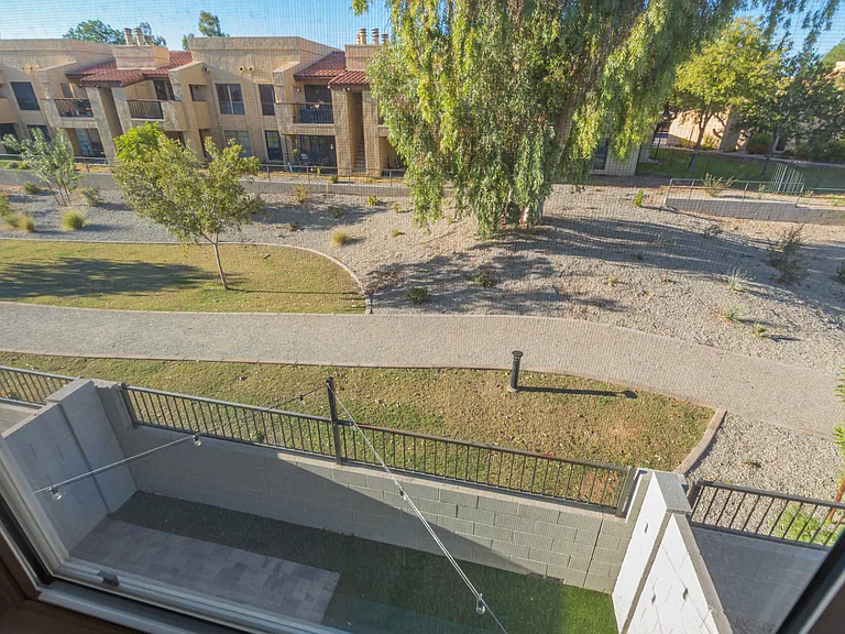 2134 W Harmont Dr — Photo 65