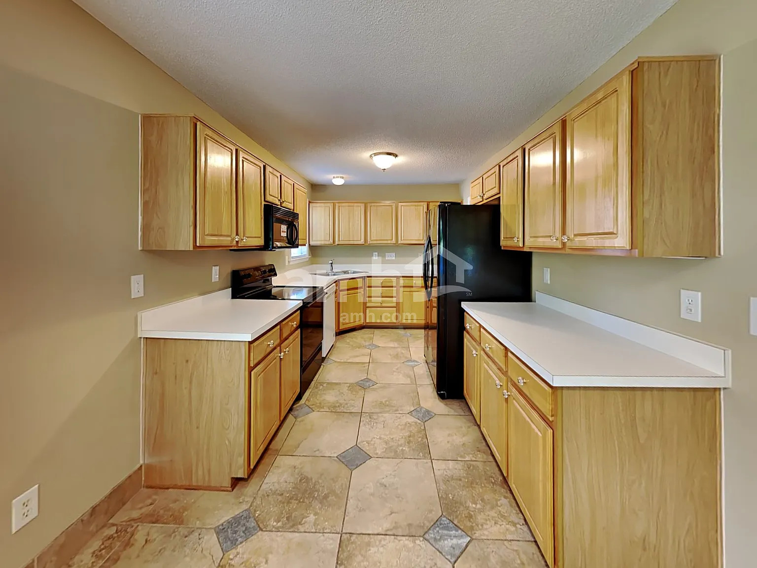 3 bed, 2.0 bath, 1350 sqft, $1,865 — Photo 4