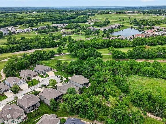3rd image of 9363 Lind Dr