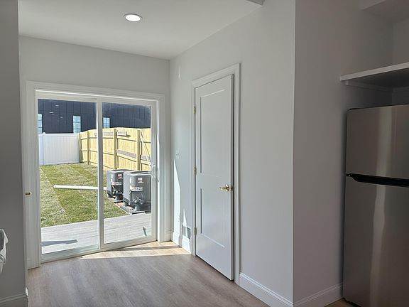 4th image of 30 Lafayette Ave
