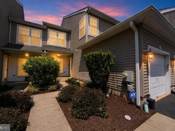 165 Lewisville Ct, Phoenixville, PA 19460