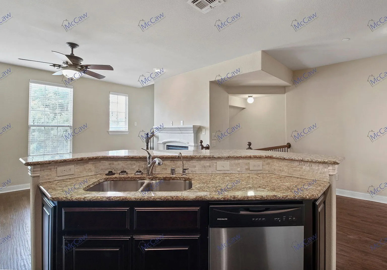 3 bed, 3.5 bath, 2100 sqft, $3,000 — Photo 4