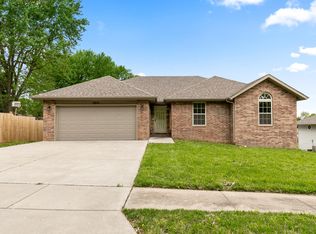 3211 N Travis Ave, Springfield, MO 65803