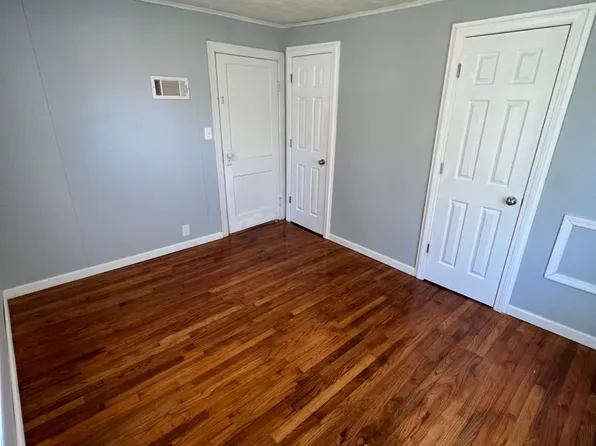 510 W 5th St, Benton, IL 62812