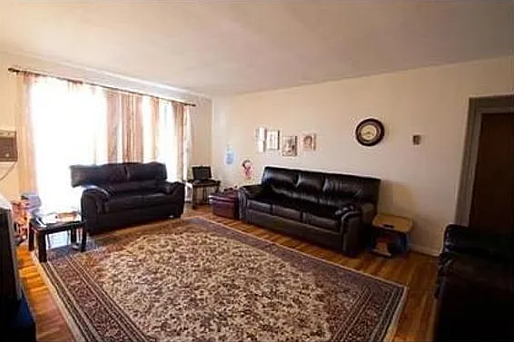 81 Poplar St — Photo 2