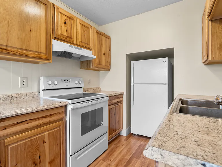 Cedar Crest Apartments — Photo 5