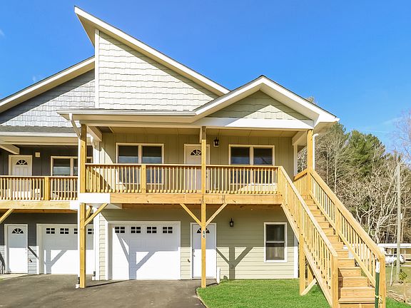 3rd image of 444 Little Sycamore Ln